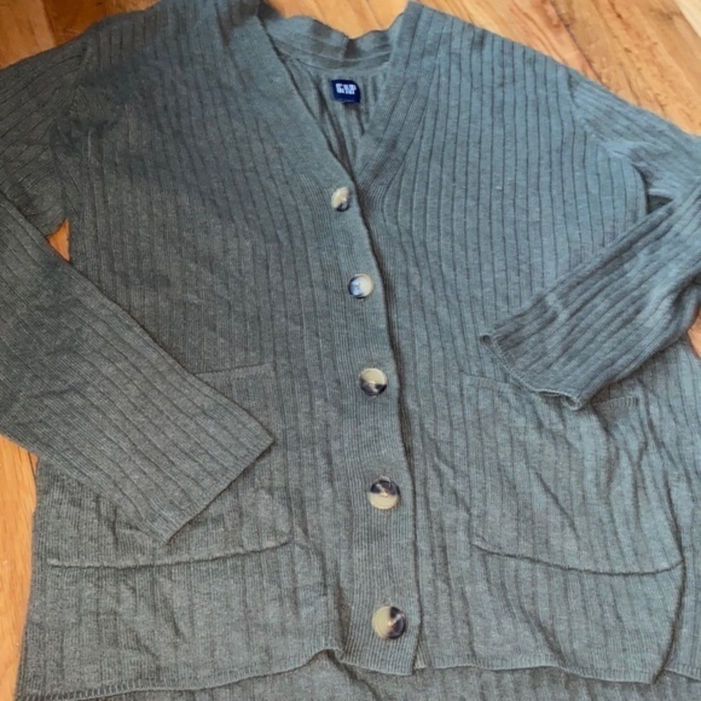 XL tall GAP olive green button up sweater EUC.